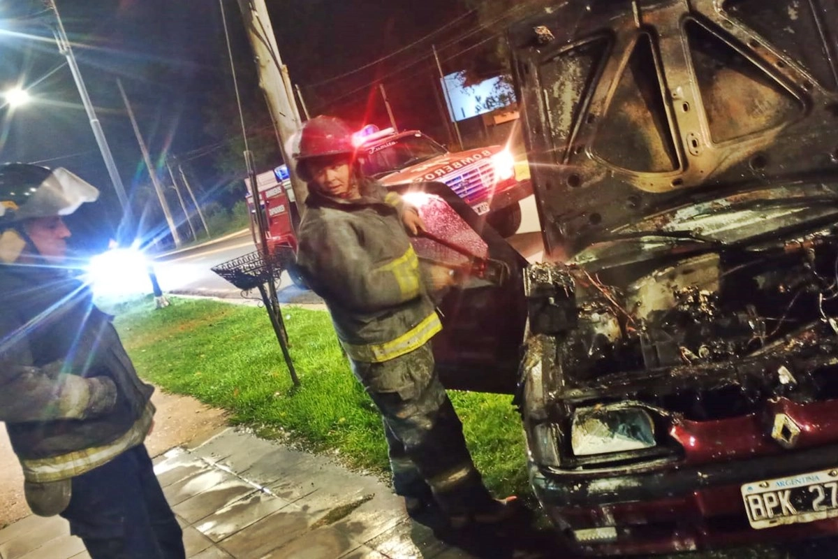 El veh&iacute;culo sufri&oacute; importantes destrozos en su motor