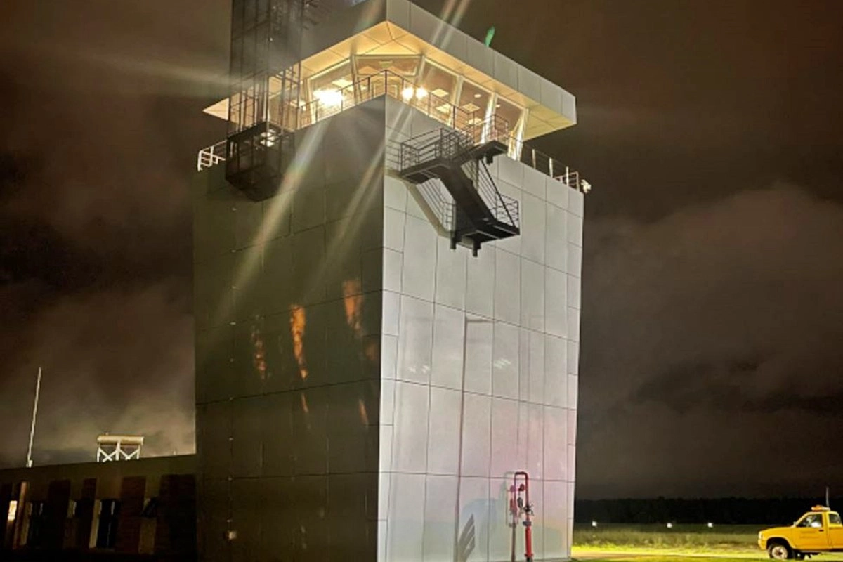 El nuevo aeropuerto de Concordia recibi&oacute; un avi&oacute;n que volvi&oacute; a despegar en la madrugada