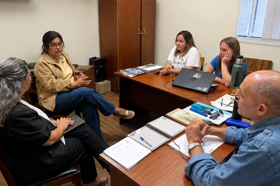 Eldi&aacute;logo con la diputada justicialista Mariel &Aacute;vila