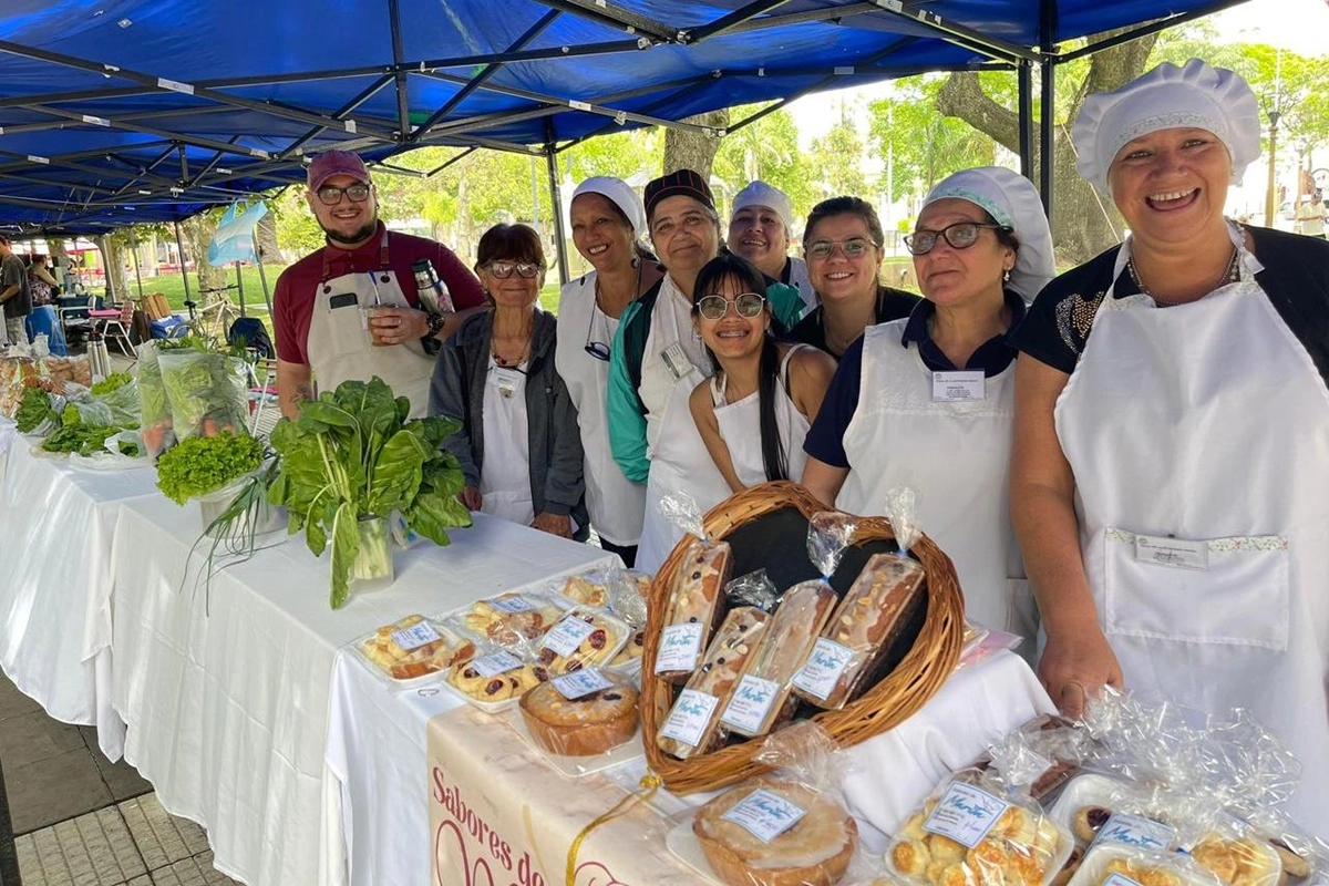 La Feria ofrece dulces, pastas, pescados, quesos, embutidos, frutas, entre otros productos.