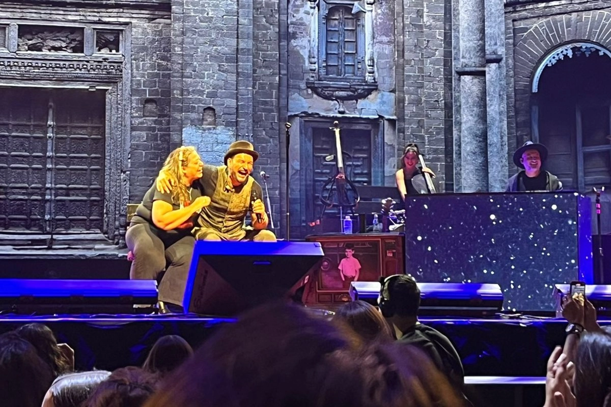 Natalia subi&oacute; al escenario durante el show de Ricardo Arjona en Buenos Aires.