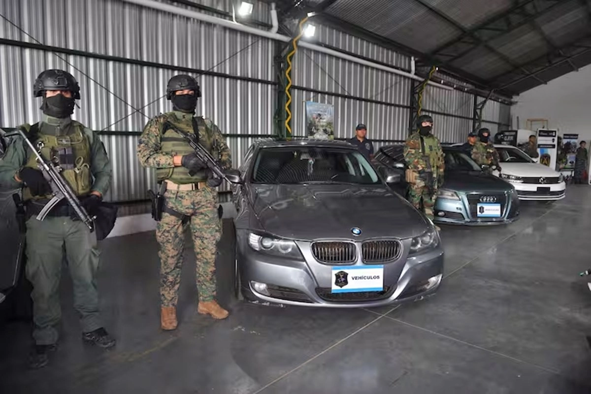 La banda se dedicar&iacute;a al traslado de veh&iacute;culos robados hacia pa&iacute;ses lim&iacute;trofes.