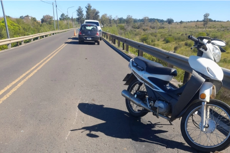Joven terminó en el Masvernat tras protagonizar un choque en el Puente Alvear