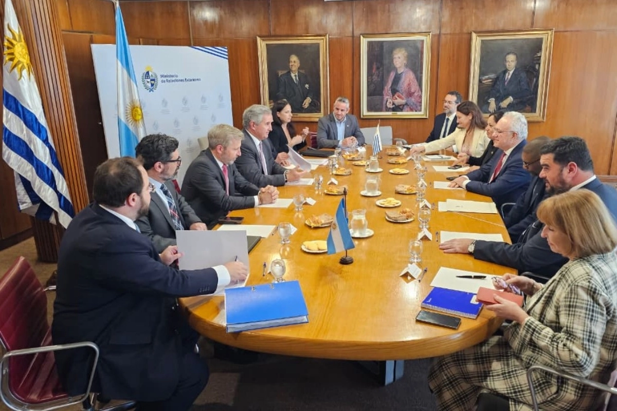 El intendente de Col&oacute;n y el Gobernador en la Canciller&iacute;a.