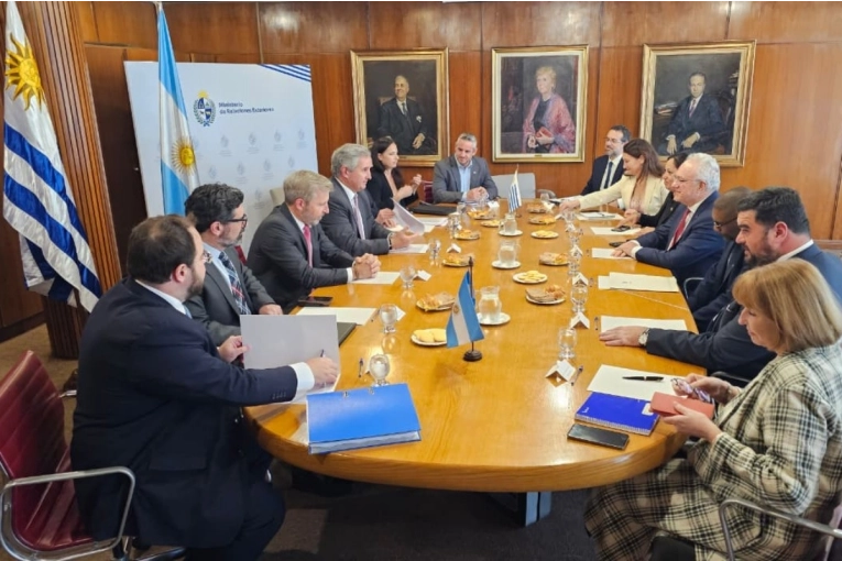 Walser viaja a Uruguay por la planta de HIF en Paysandú