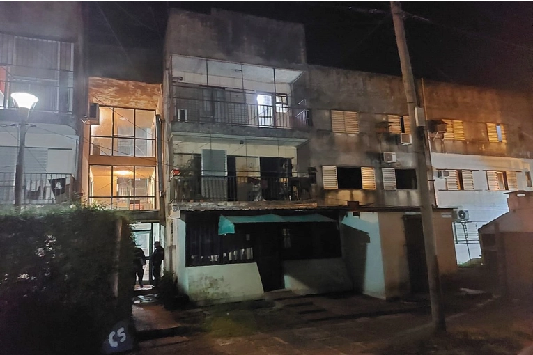 Dos ni&ntilde;os murieron por el incendio de un departamento en el complejo La Bianca