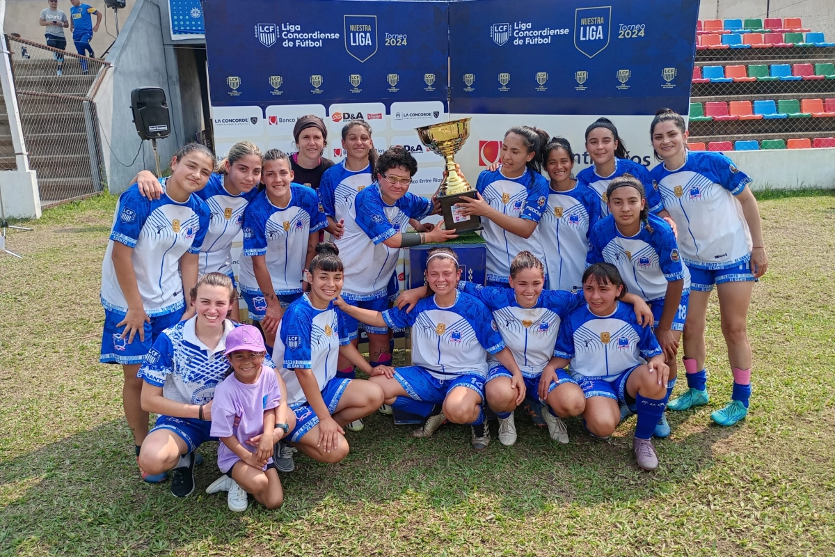 Santa Mar&iacute;a de Oro bicampe&oacute;n femenino