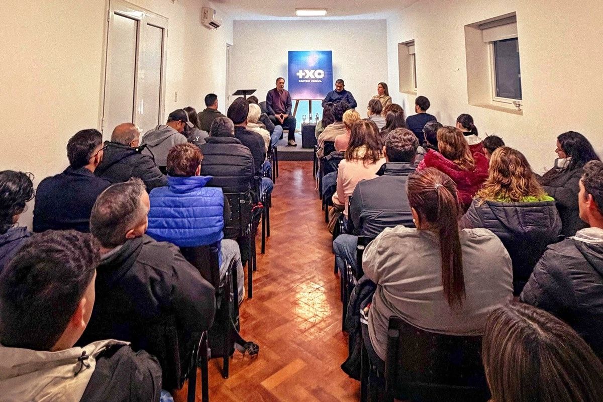 M&aacute;s cuestionamientos a la gesti&oacute;n Azcu&eacute;.