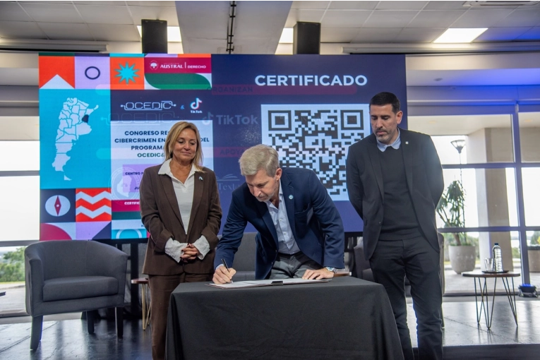Frigerio instó a cuidar a niños y jóvenes a través del diálogo y el uso inteligente de la tecnología