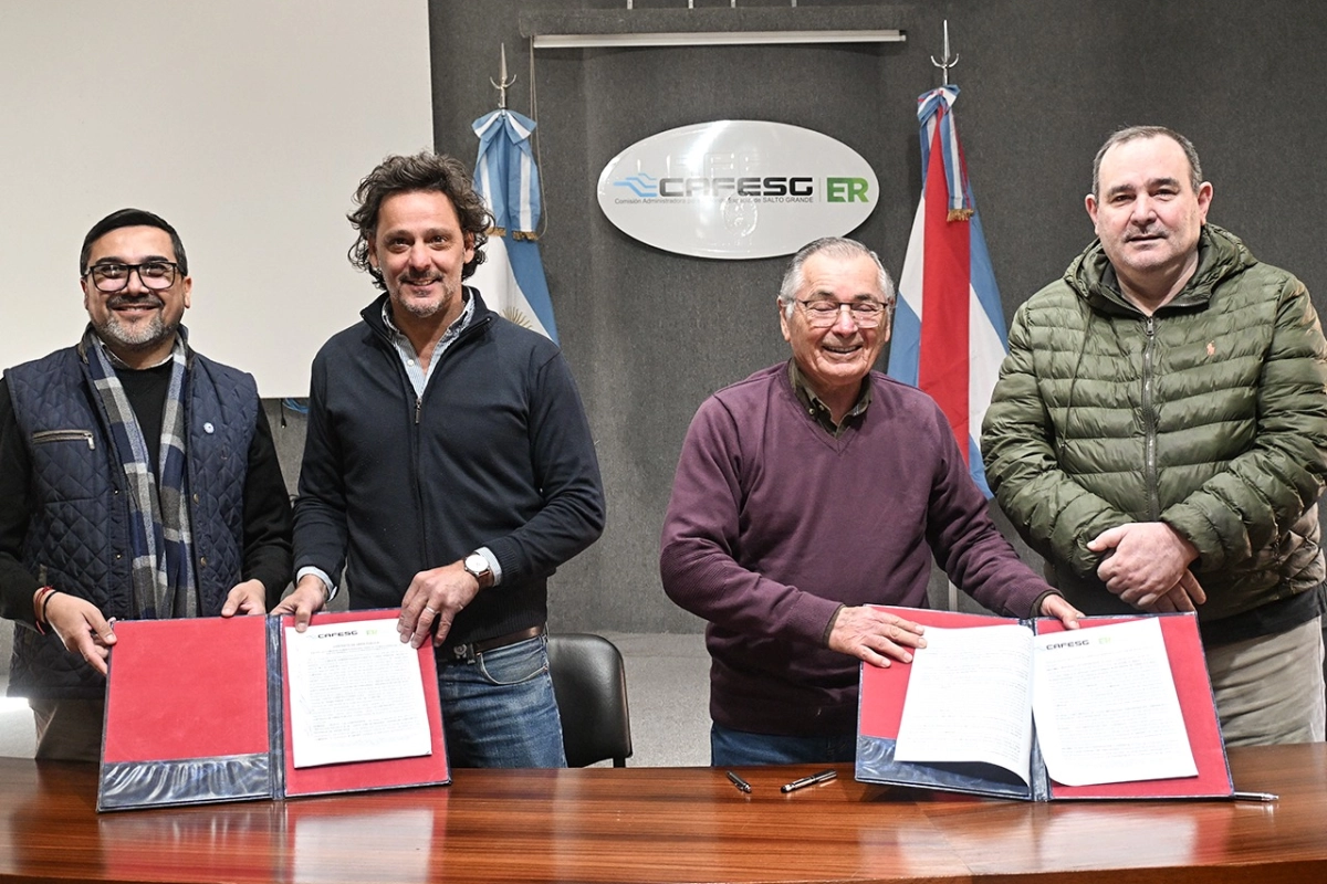 CAFESG firm&oacute; el contrato de la obra.