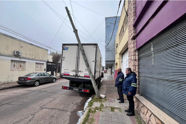 La Cooperativa Eléctrica emitió por comunicado por los postes caídos