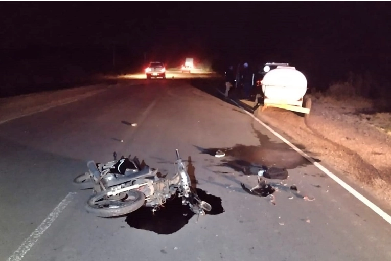 RUTA 4: Joven de 17 años resultó herida tras chocar contra un tráiler sin señalización