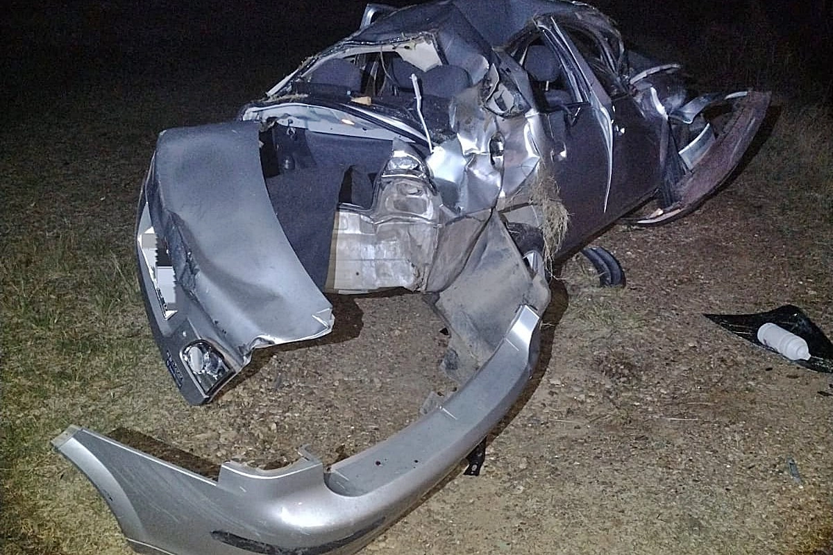 El automovil termin&oacute; con importantes destrozos en su carrocer&iacute;a y el conductor herido