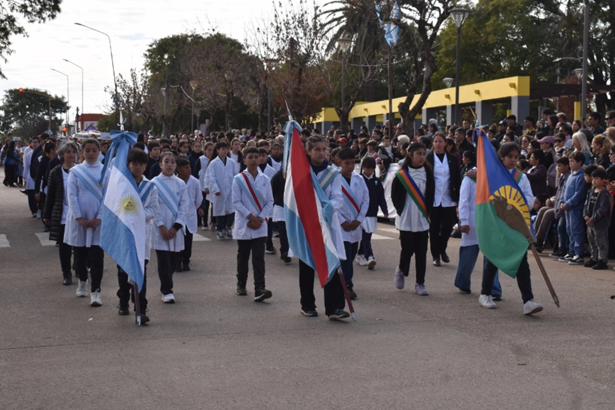 Acompa&ntilde;&oacute; la Banda de M&uacute;sica del Regimiento &ldquo;Blandengue&rdquo; de Concordia.