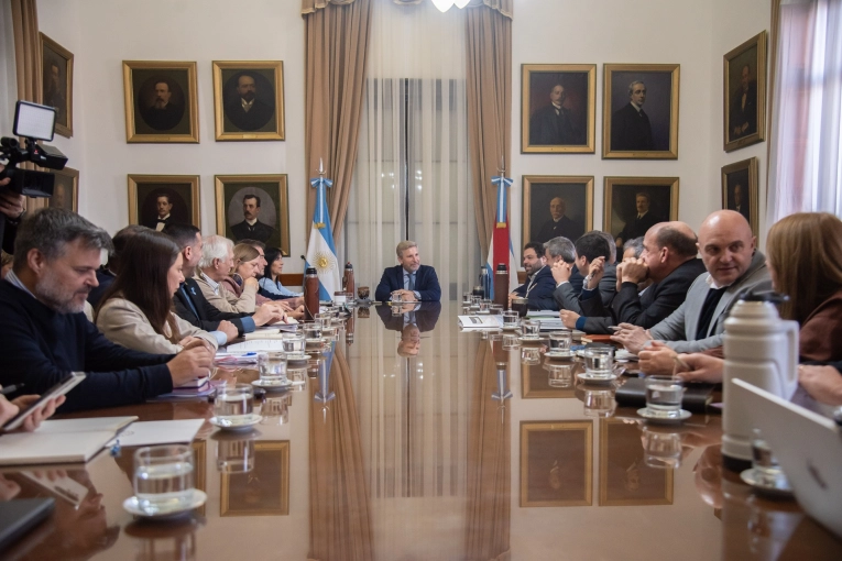 El gobierno provincial busca intervenir en el conflicto laboral de la Granja Tres Arroyos