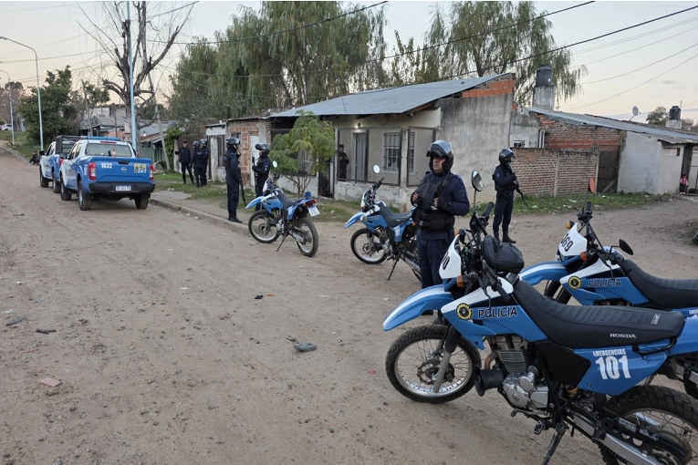 Cinco detenidos tras allanamientos vinculados a una investigación por amenazas y drogas