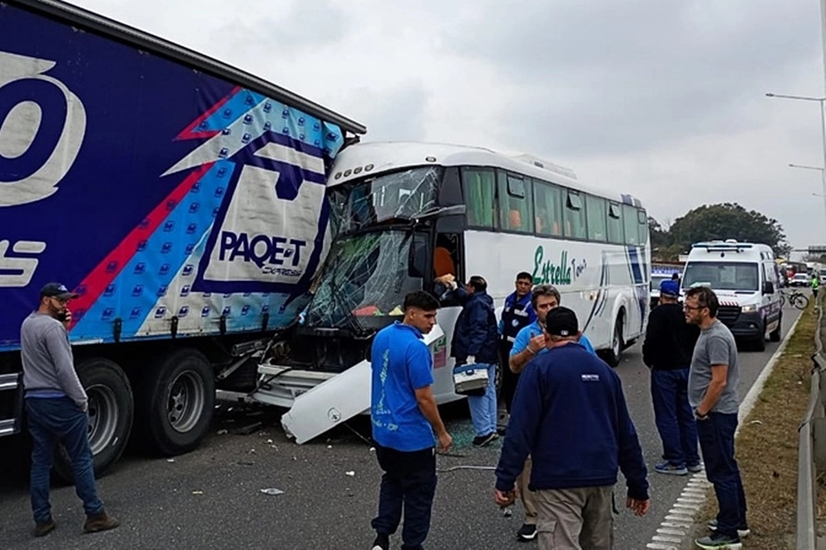 El conductor del micro fue quien sufri&oacute; las heridas m&aacute;s importantes.