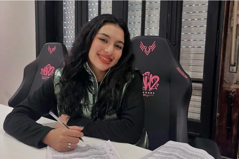 La concordiense CamiRA firmó su primer contrato con un sello discográfico y dará un nuevo paso en su carrera