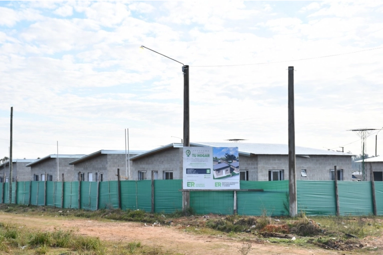 Avanza la construcción de viviendas destinadas a familias que viven en zonas inundables