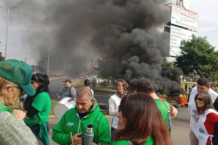 Trabajadores de la avícola Tres Arroyos volvieron a manifestarse y continúan sin respuestas