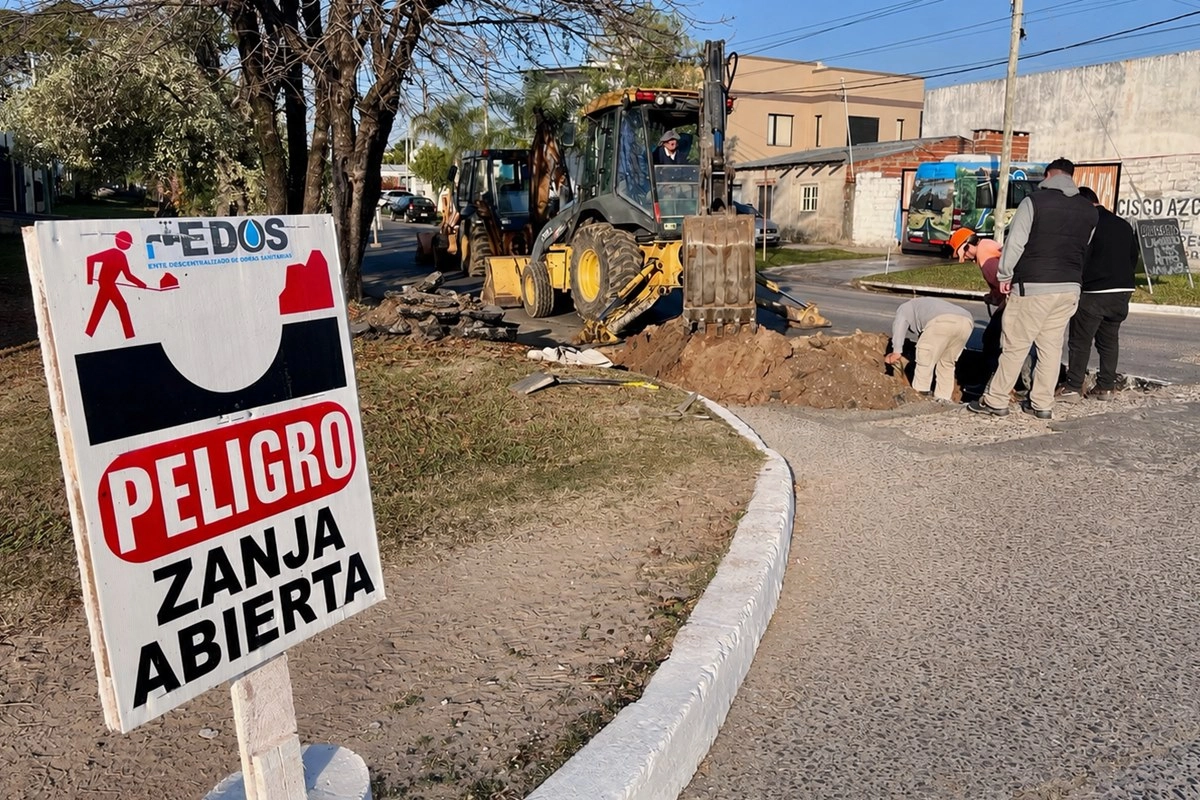 Una de las roturas que arrancaron en la ma&ntilde;ana de este viernes, en avenida Salto Uruguayo