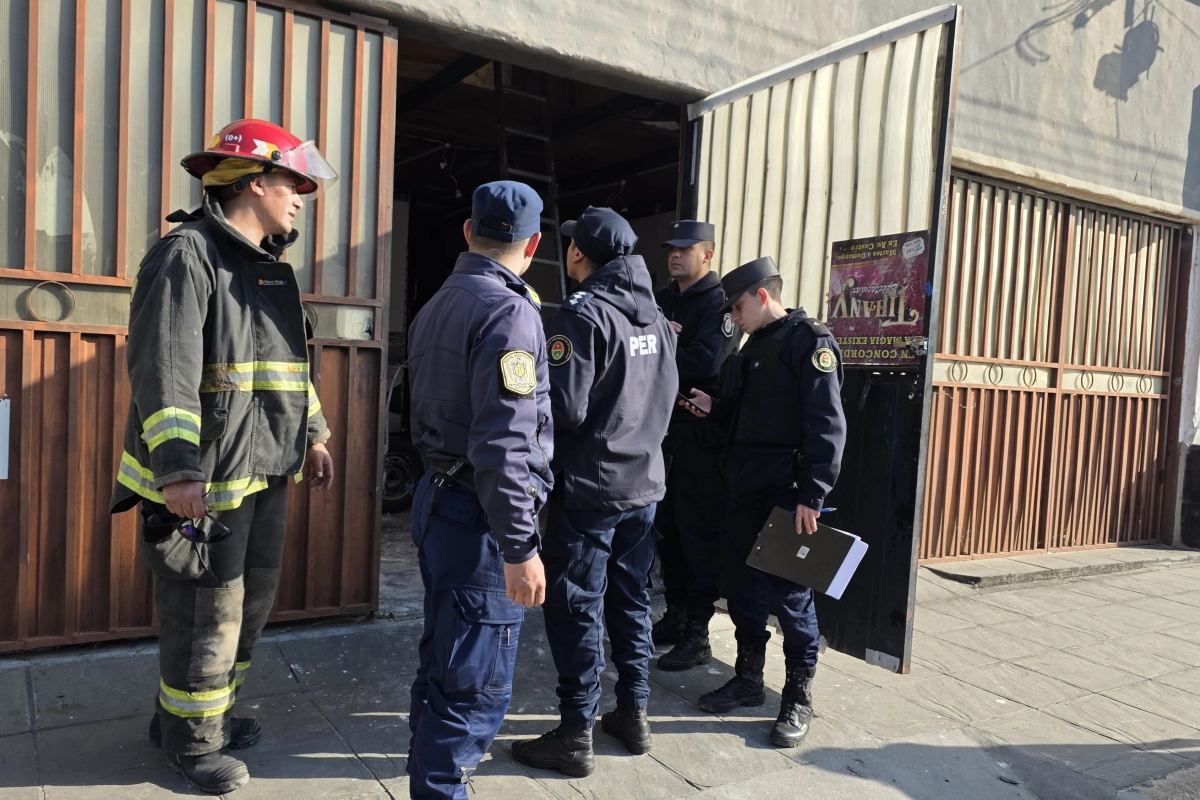 El hombre debi&oacute; ser rescatado por personal de Bomberos.