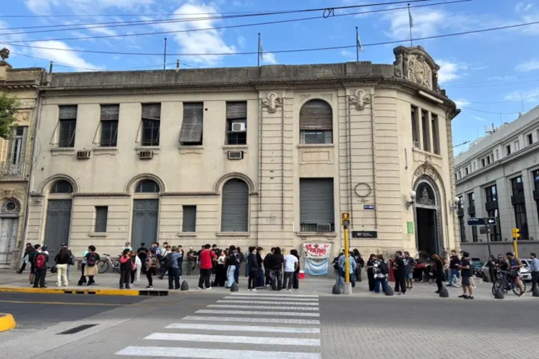 Homenajearon al Indio Solari en su casa natal entrerriana