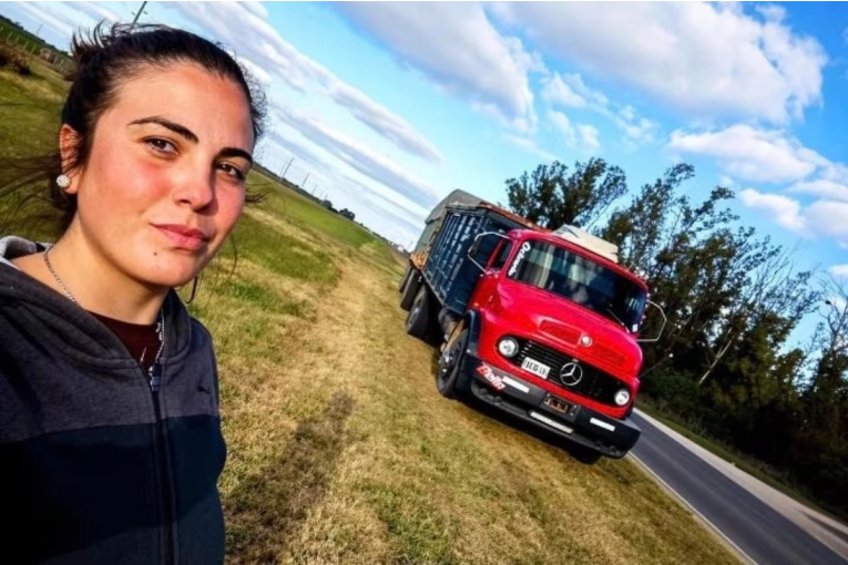 La historia de una joven entrerriana que maneja un camión y lucha por cumplir un sueño