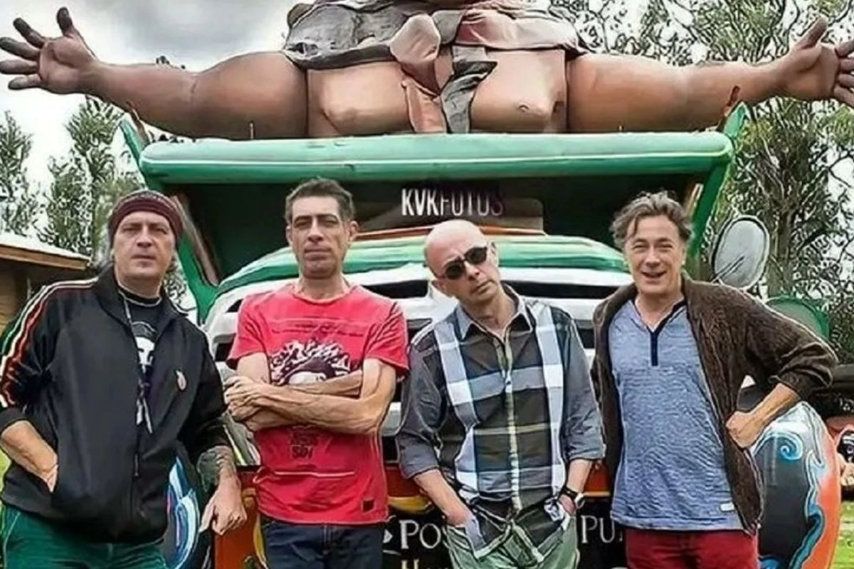 El indio junto a Semilla Bucciarelli, Walter Sidoti y Sergio Dawi.