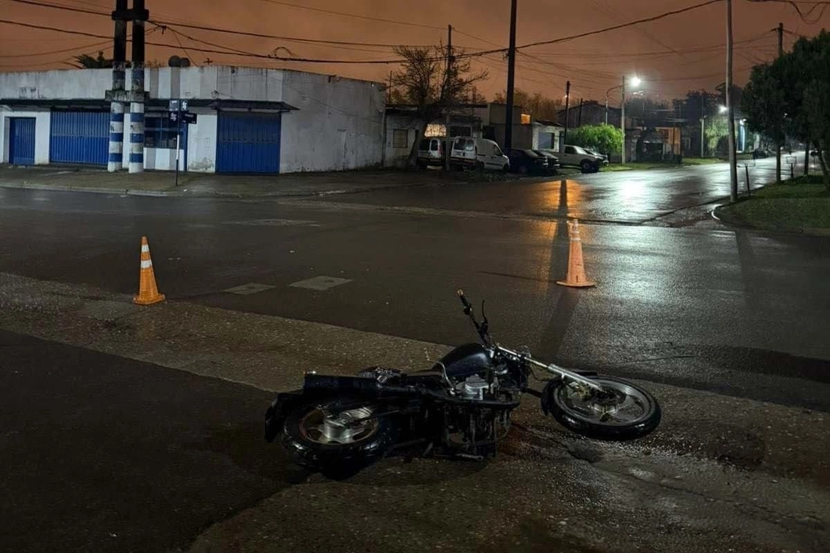 El conductor del autom&oacute;vil se dio a la fuga tras el choque.