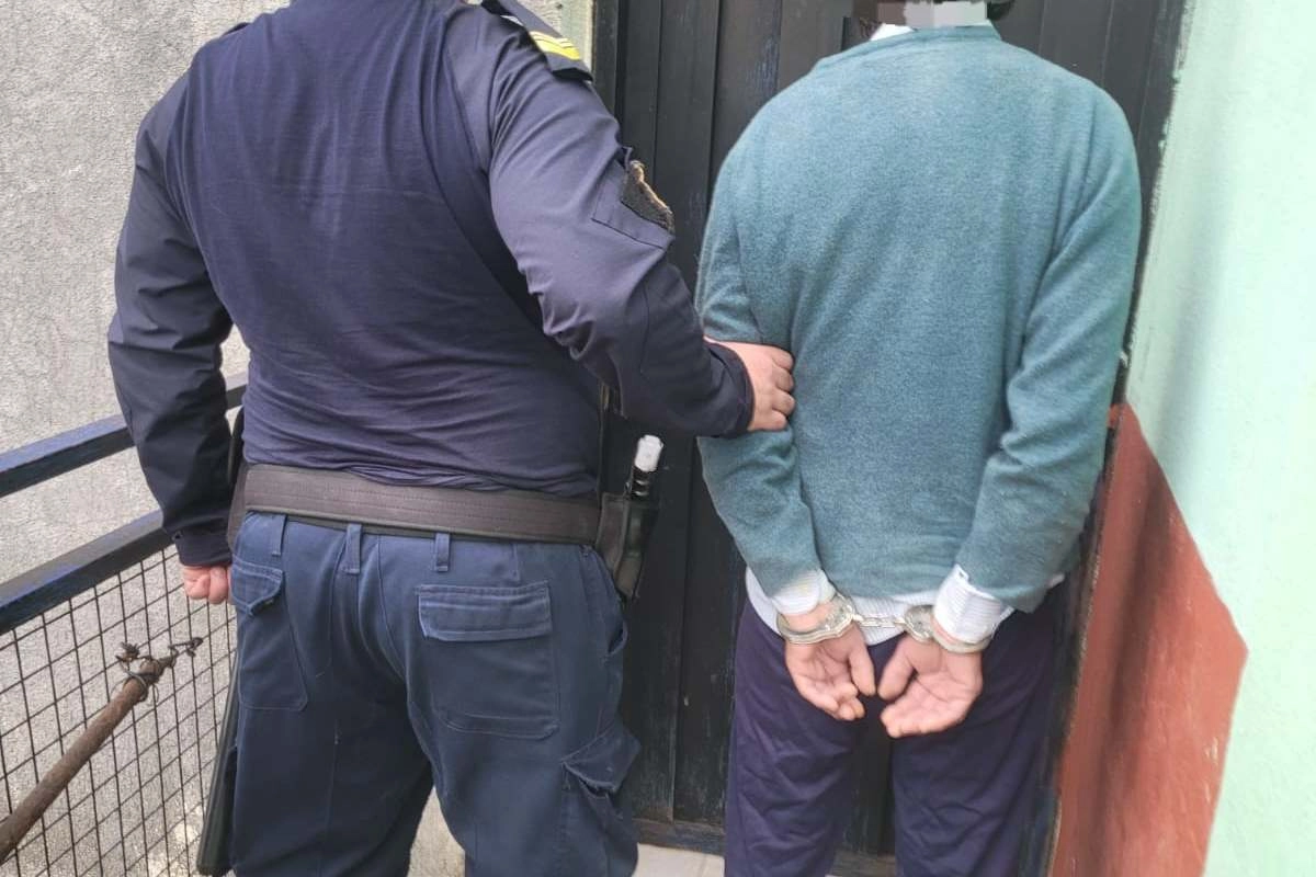 El hombre fue detenido luego de un allanamiento.