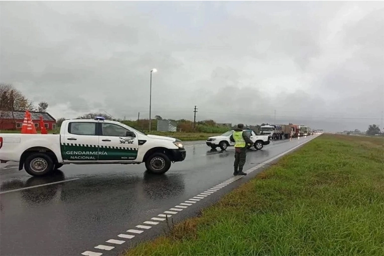 Grave siniestro vial obliga a cortar la Ruta 12 y genera importantes demoras