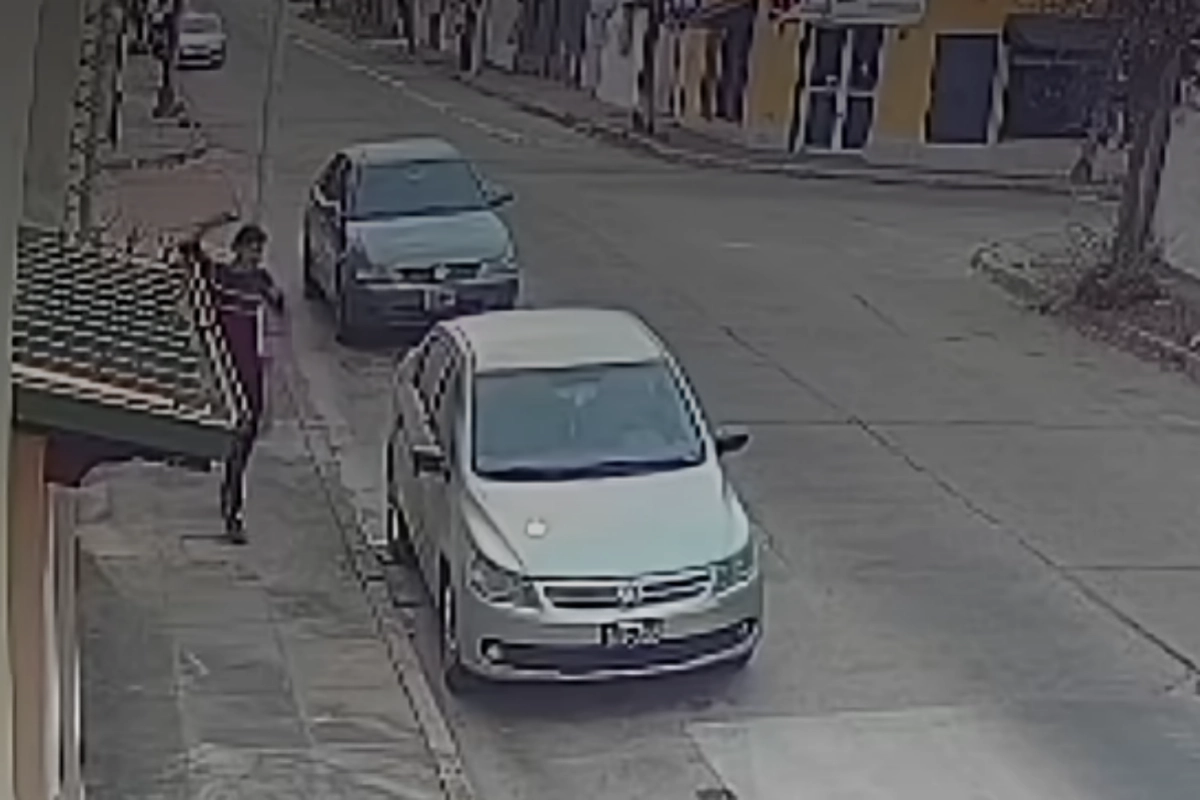 El hecho fue captado por c&aacute;maras de seguridad.