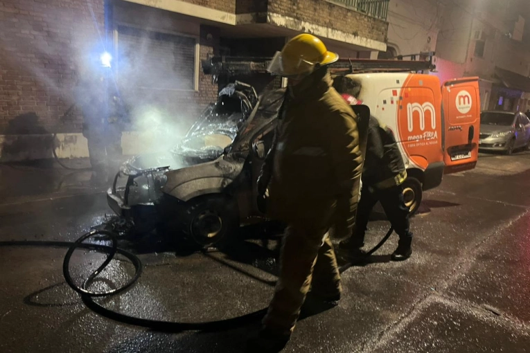 Una camioneta fue consumida por el fuego en la zona céntrica de Concordia