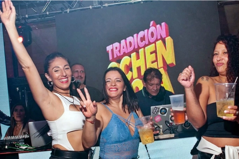 Tradición Ochentosa se suma a la fiebre del mundialista con una noche especial en el Templo Retro