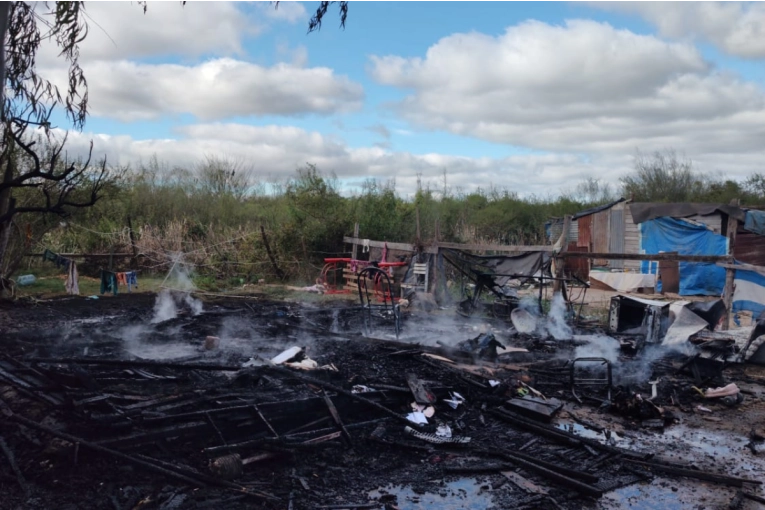 Desperfecto eléctrico en conexión clandestina provoca incendio en vivienda
