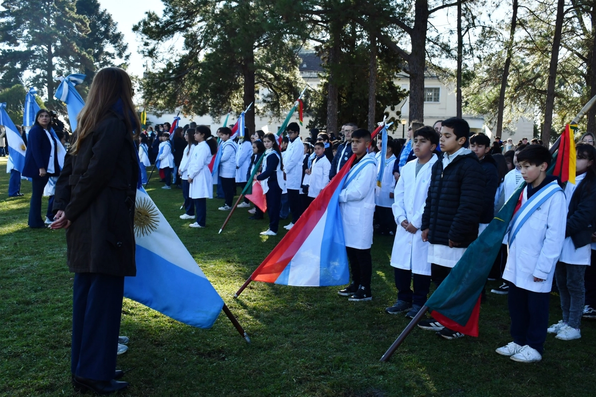 Alumnos de 4&deg; grado prometen lealtad a la Bndera.