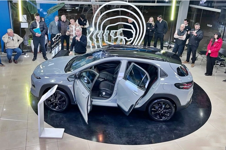 Rudas presentó en Concordia el nuevo Chevrolet Sonic para competir en un segmento que crece