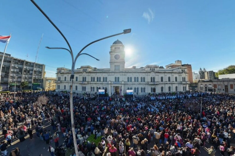 Aluani y Romero encabezaron en Paraná el acto central por el Día de la Bandera