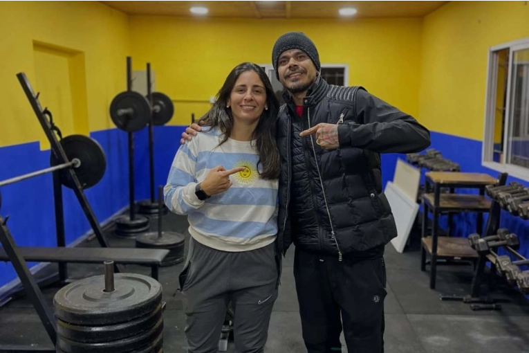 Una profesora de educación física donó todo su gimnasio a un club de la ciudad
