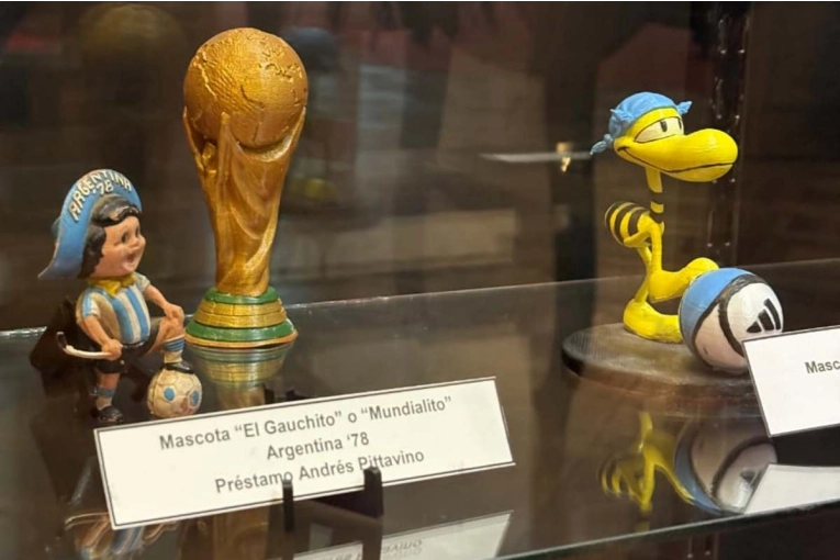 El Palacio Arruabarrena invita a recorrer una muestra dedicada a la historia de los Mundiales de fútbol