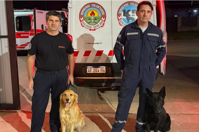 Bomberos entrerrianos viajan a Venezuela con perros de la brigada K9 para colaborar en tareas de rescate