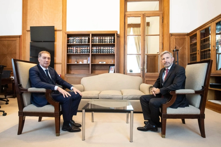 Frigerio mantuvo una reunión con el flamante jefe de Gabinete Diego Santilli tras su asunción