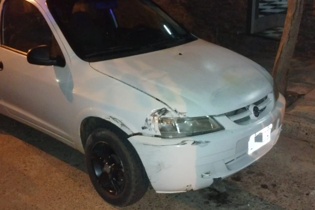 Los efectivos debieron despertar al conductor que estaba dormido en su camioneta.
