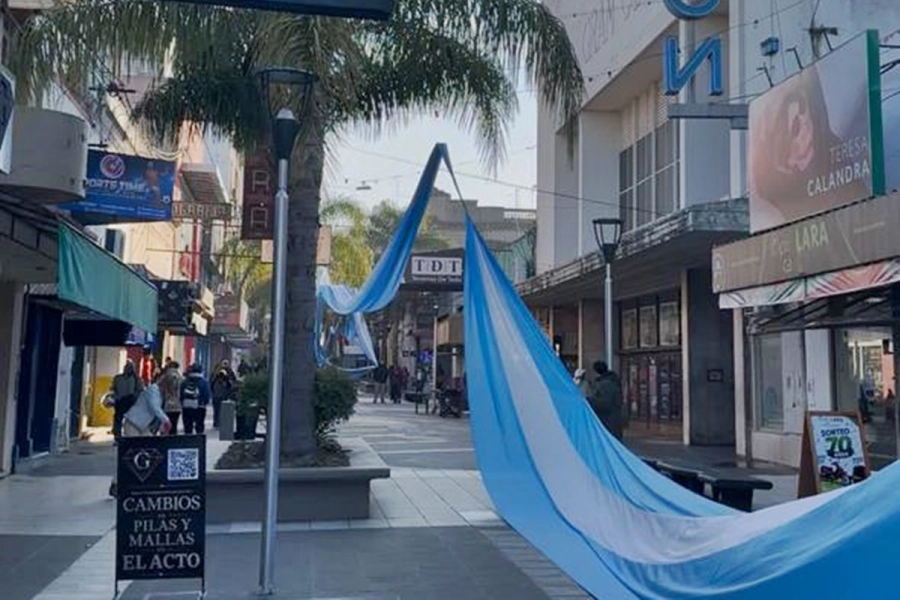El s&iacute;mbolo se coloc&oacute; en el marco del 9 de julio.