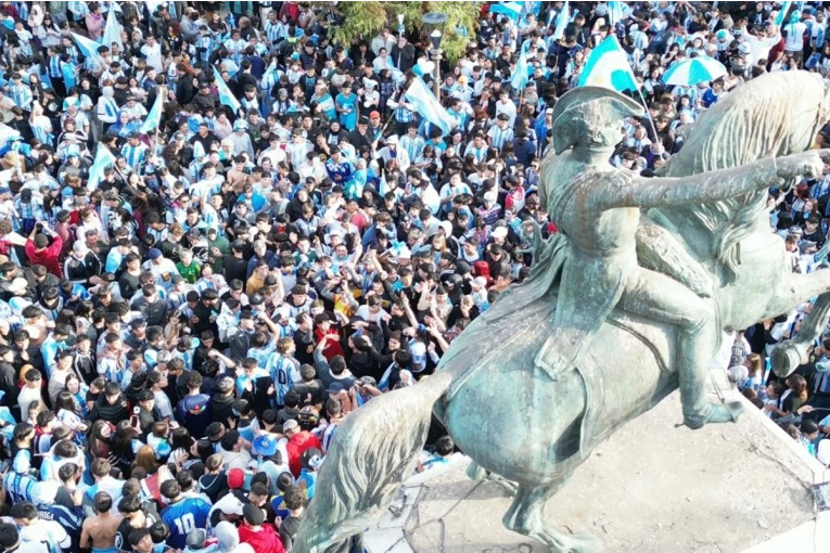 Los festejos por la clasificación de Argentina colmaron el centro de Concordia