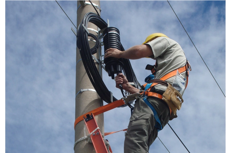 Empresa local busca incorporar un instalador de fibra óptica