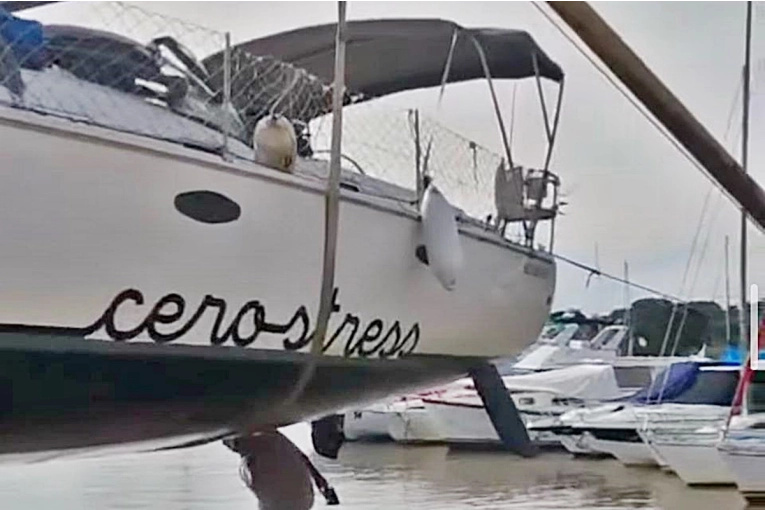 Partieron desde el río Uruguay y navegarán 2.500 kilómetros en velero para participar de una tradicional regata en Brasi