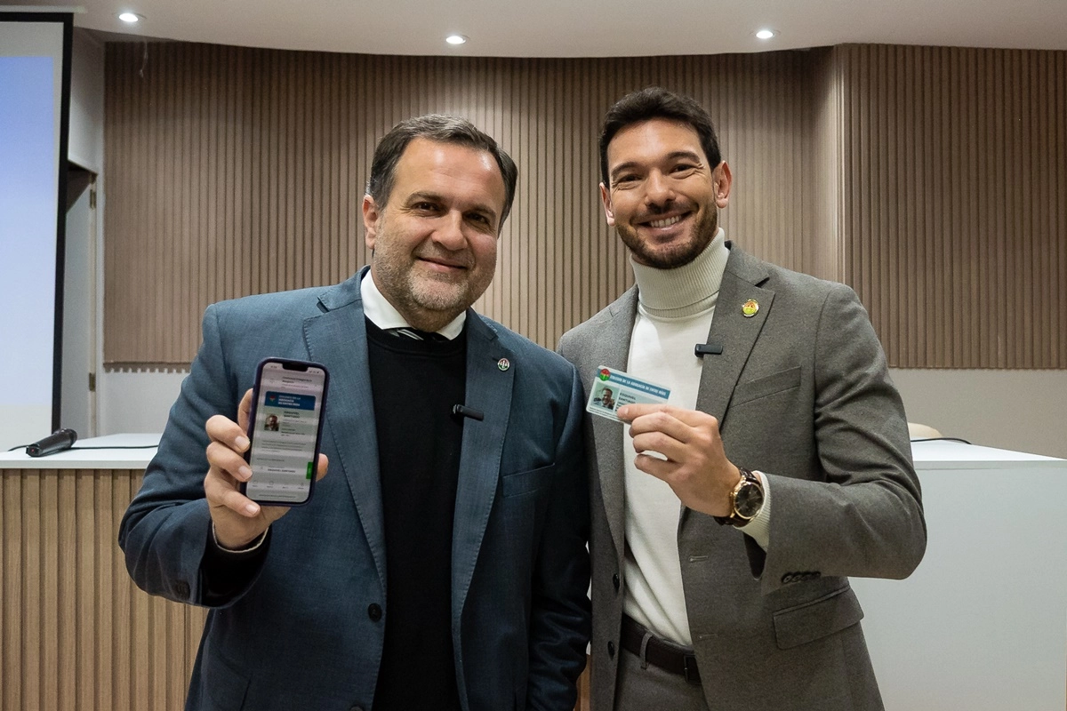 Esto permite a los profesionales matriculados portar y validar su matr&iacute;cula desde el celular.