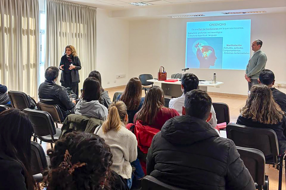 El curso fue dictado en modalidad virtual por Karina Surt y Nicol&aacute;s Eugas.